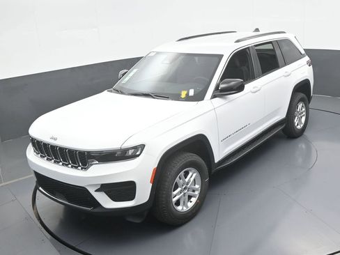 Used 2025 Jeep Grand Cherokee Laredo image 40