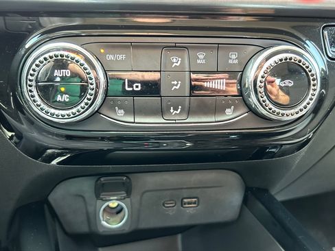 Used 2024 Chevrolet Trax LT w/ Driver Confidence Package FWD image 14
