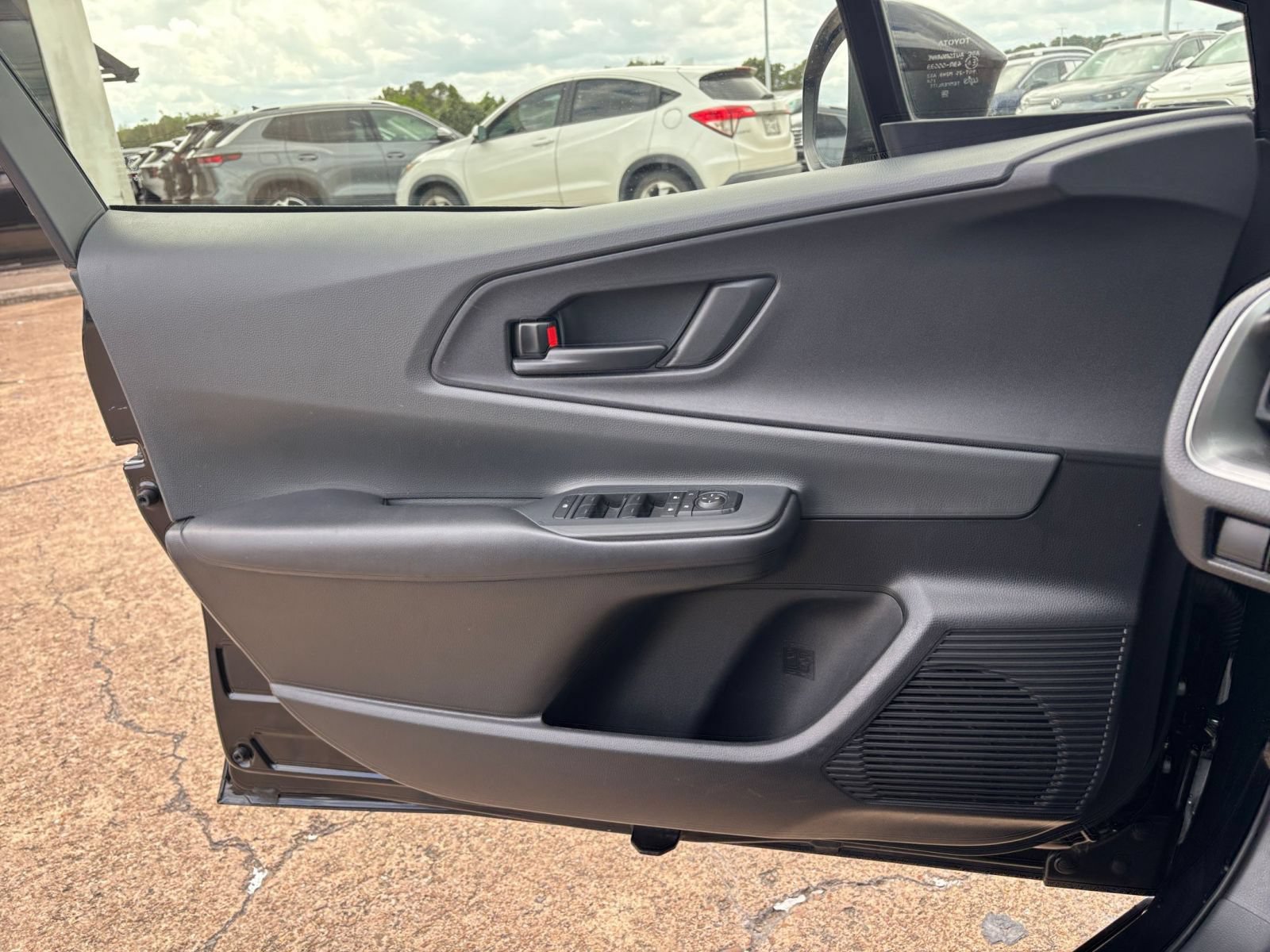Used 2023 Toyota Prius LE FWD image 18