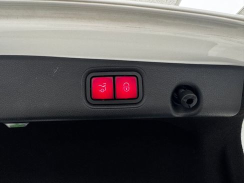 Used 2023 Mercedes-Benz E 350 Sedan image 40