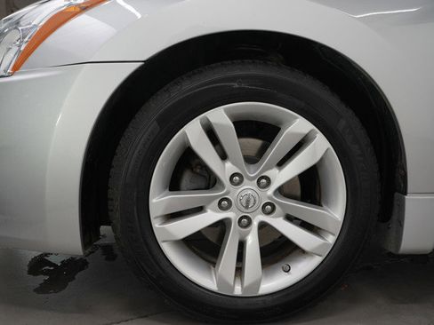 Used 2011 Nissan Altima 3.5 SR w/ 3.5SR Premium Pkg image 29