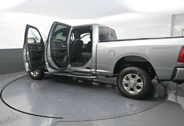 Used 2024 RAM 2500 Big Horn w/ Safety Group AWD/4WD image 43