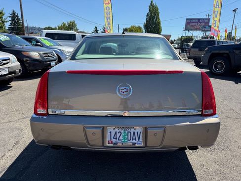 Used 2006 Cadillac DTS Luxury I w/ Sun And Sound Package image 7