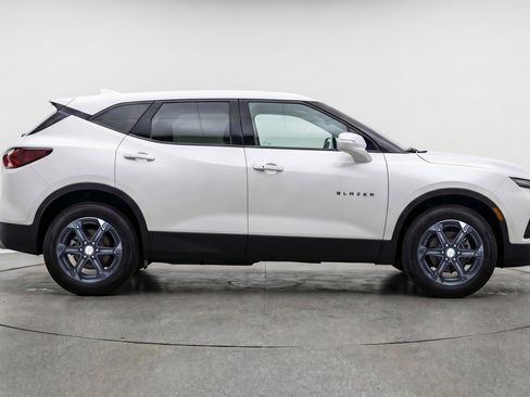 Used 2025 Chevrolet Blazer LT image 11