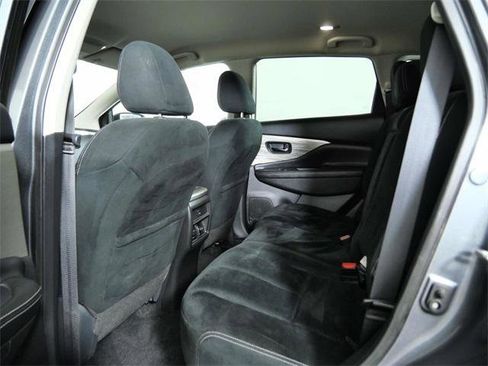 Used 2018 Nissan Murano SV image 14