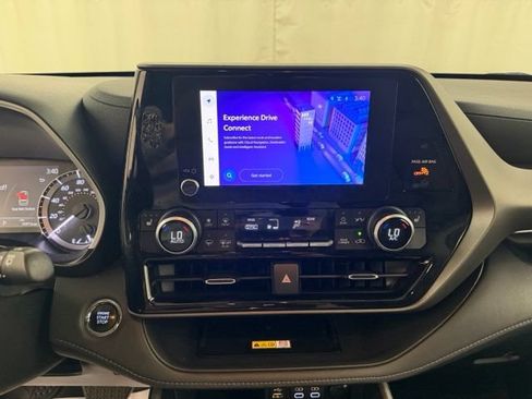 Used 2023 Toyota Highlander XLE AWD/4WD image 30