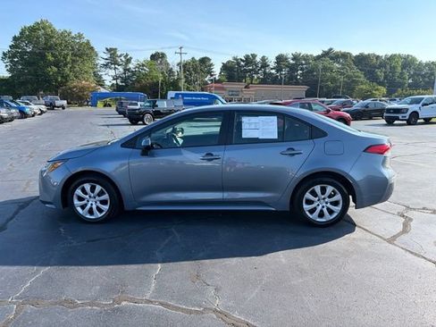 Used 2022 Toyota Corolla LE FWD image 4
