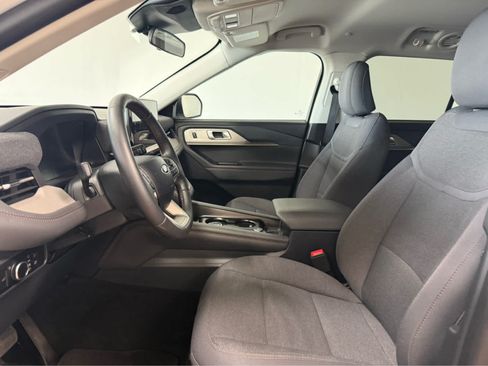 Used 2025 Ford Explorer Active AWD/4WD image 13