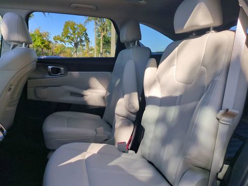 Used 2023 Kia Sorento SX image 14