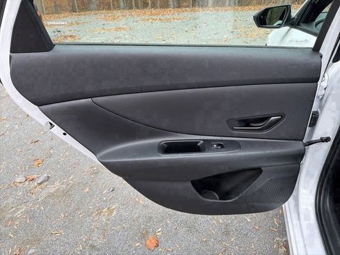 Certified 2025 Hyundai Elantra SEL image 13