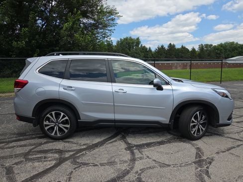 Used 2023 Subaru Forester Limited AWD/4WD image 2