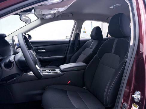 Used 2024 Nissan Sentra SV FWD image 18