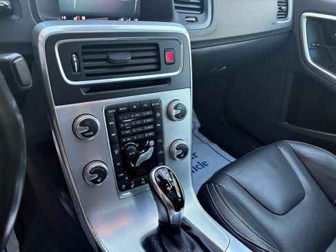 Used 2018 Volvo S60 T5 Dynamic image 29