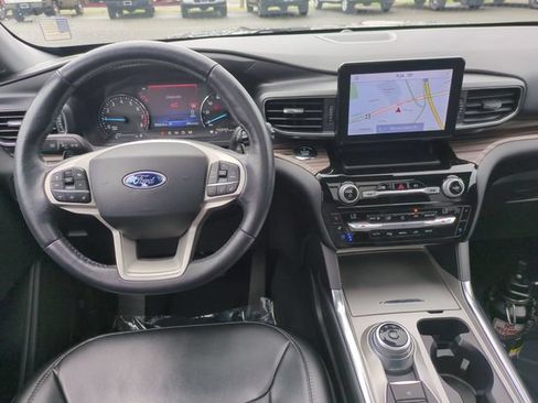 Used 2021 Ford Explorer Limited w/ Equipment Group 301A AWD/4WD image 31
