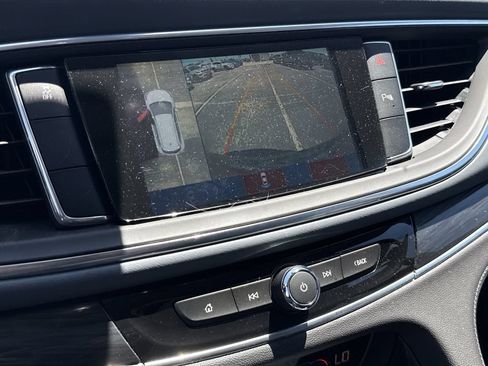 Used 2019 Buick Enclave Essence FWD image 21