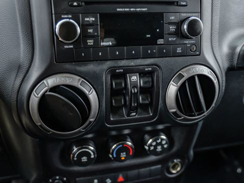 Used 2018 Jeep Wrangler Unlimited Sport S AWD/4WD image 27