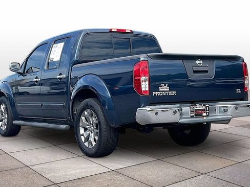 Used 2019 Nissan Frontier SL RWD image 2