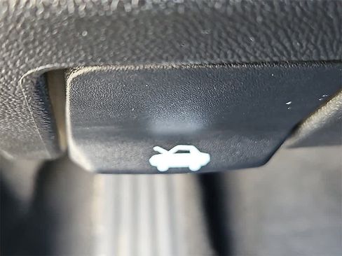 Used 2023 Chevrolet Malibu LT image 24