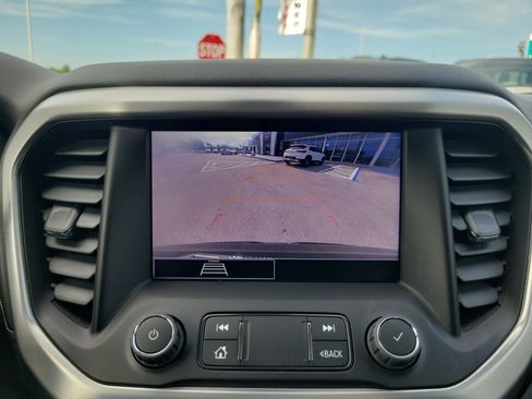 Used 2023 GMC Acadia SLE w/ Driver Convenience Package FWD image 10