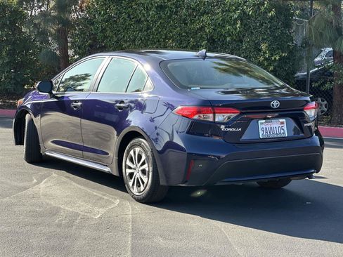 Used 2022 Toyota Corolla LE image 4