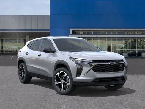 New 2026 Chevrolet Trax RS w/ Sunroof Package FWD image 7