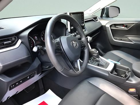 Certified 2021 Toyota RAV4 XLE Premium AWD/4WD image 18