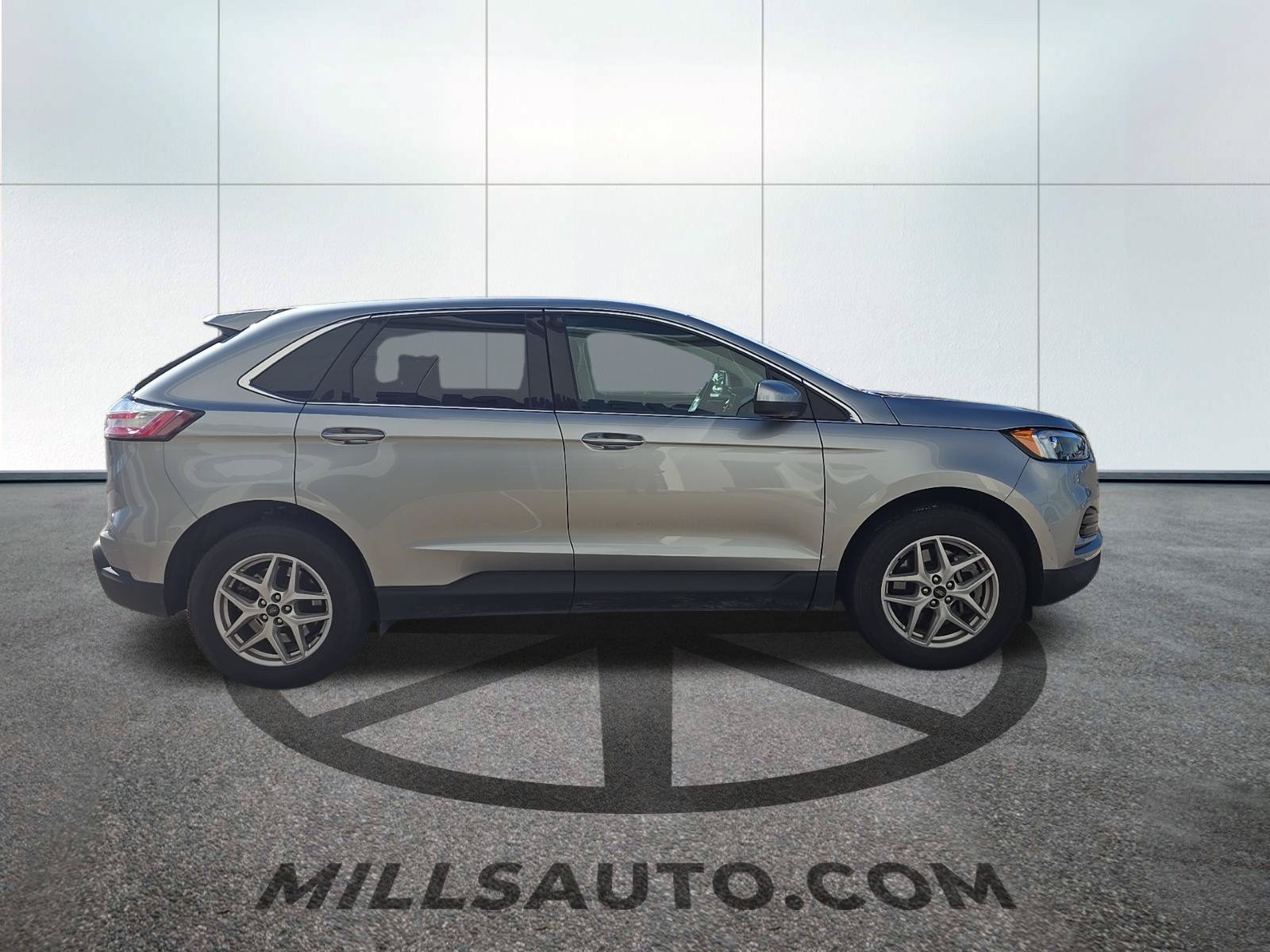 Used 2024 Ford Edge SEL AWD/4WD image 3