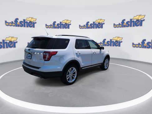 Used 2019 Ford Explorer XLT w/ Equipment Group 202A AWD/4WD image 8