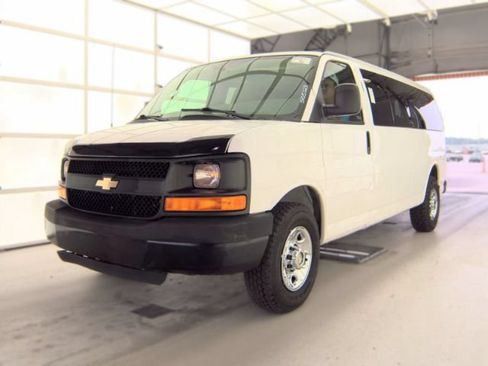 Used 2013 Chevrolet Express 3500 LS RWD image 3