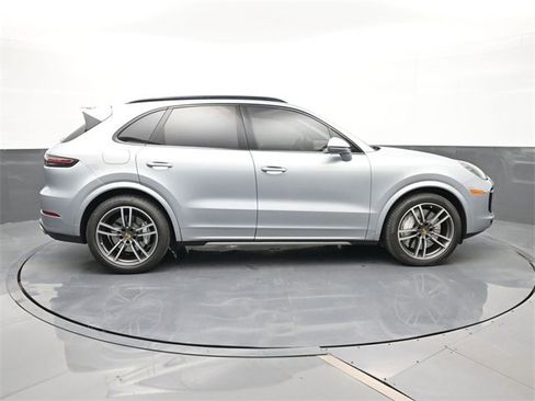 Used 2020 Porsche Cayenne Turbo image 22