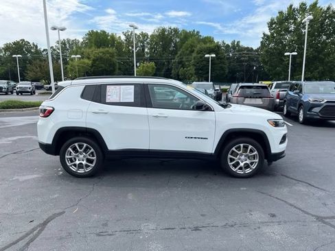 Used 2023 Jeep Compass Latitude AWD/4WD image 5