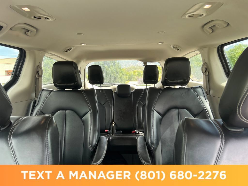 Used 2023 Chrysler Pacifica Touring-L FWD image 29