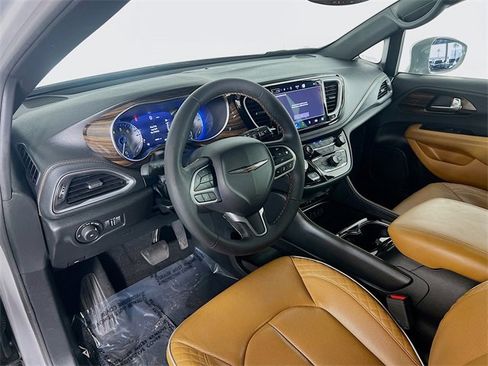 Used 2022 Chrysler Pacifica Pinnacle image 10