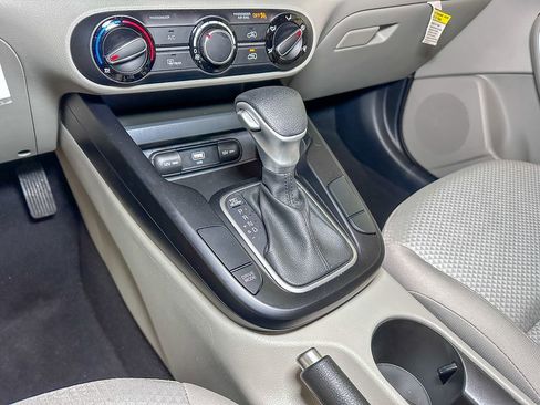 Used 2023 Kia Soul LX w/ LX Technology Package image 36