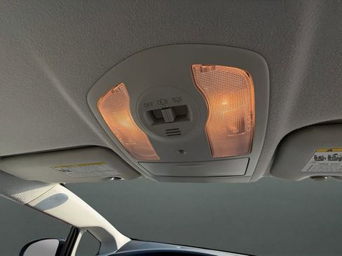 Used 2015 Toyota Prius Three image 18