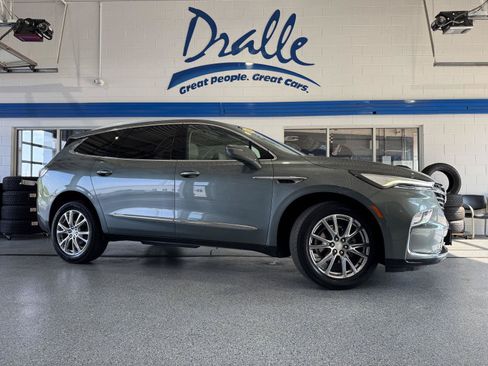 Used 2022 Buick Enclave Essence w/ Experience Buick Package AWD/4WD image 1