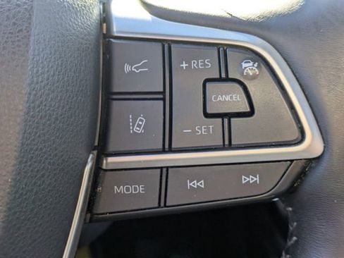 Certified 2022 Toyota Highlander Platinum image 30