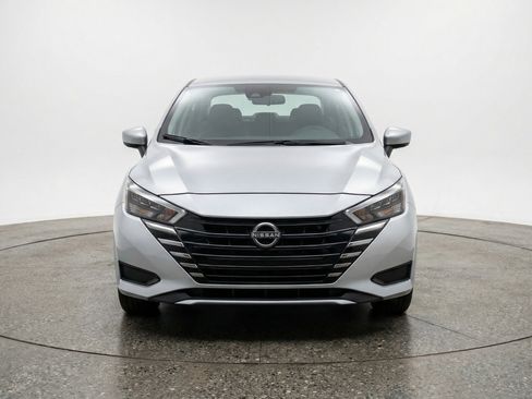 Used 2025 Nissan Versa SV image 2