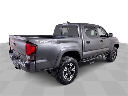 Used 2019 Toyota Tacoma TRD Sport w/ Technology Package image 8