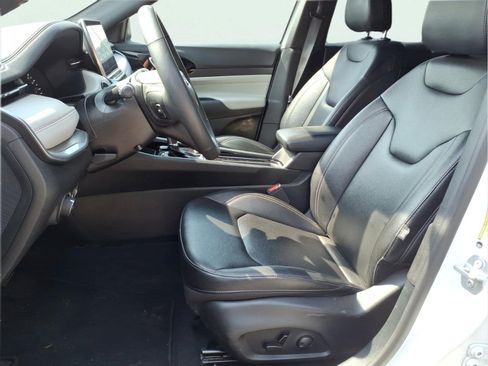 Used 2025 Jeep Compass Limited AWD/4WD image 8