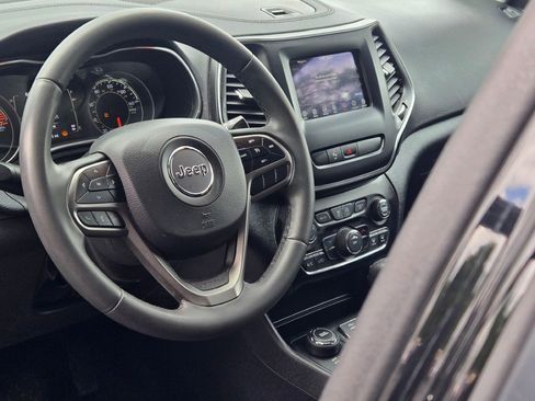 Used 2020 Jeep Cherokee Latitude Plus image 22