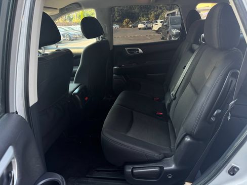 Used 2017 Nissan Pathfinder SV FWD image 14