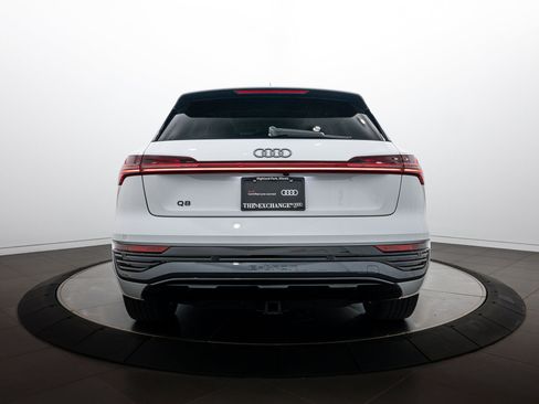 Certified 2024 Audi Q8 e-tron Premium Plus w/ Premium Plus Package AWD/4WD image 21