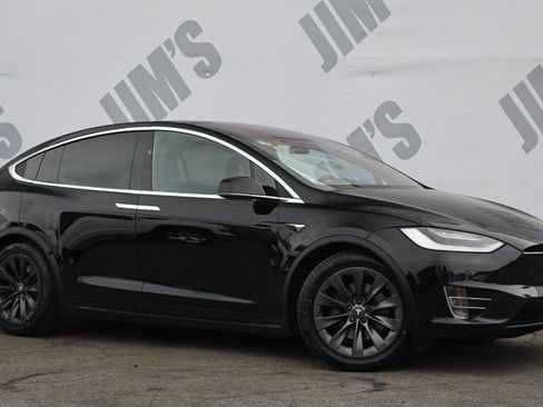 Used 2018 Tesla Model X 75D image 3
