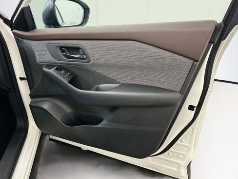 Used 2023 Nissan Rogue S AWD/4WD image 32
