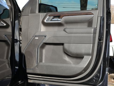 Used 2025 GMC Sierra 1500 Elevation w/ Elevation Premium Package image 24