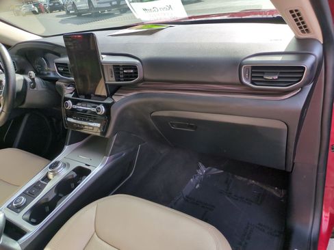 Used 2022 Ford Explorer Limited w/ Limited Technology Package image 32