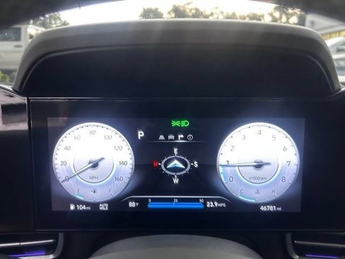 Used 2025 Hyundai Elantra SEL FWD image 21
