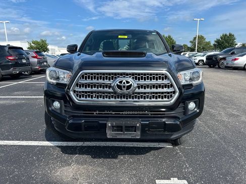 Used 2016 Toyota Tacoma TRD Sport w/ Premium & Technology Package AWD/4WD image 2