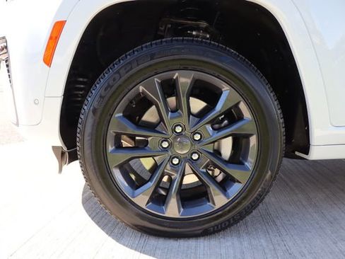 New 2026 Jeep Grand Cherokee L Limited AWD/4WD image 33
